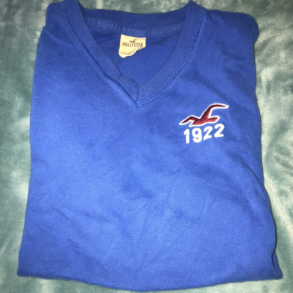 💙 vintage? (idk) hollister tee 💙